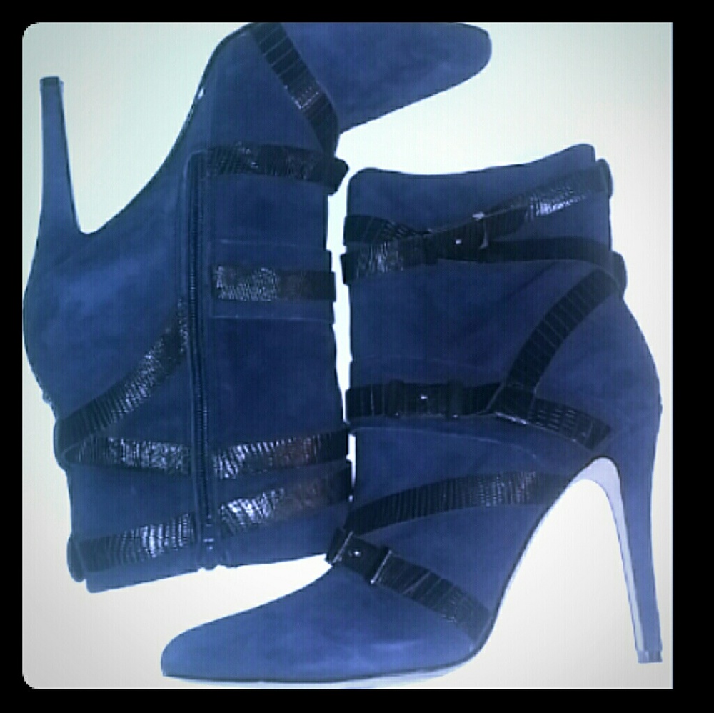 EUC GUESS Blue Shoe Boot